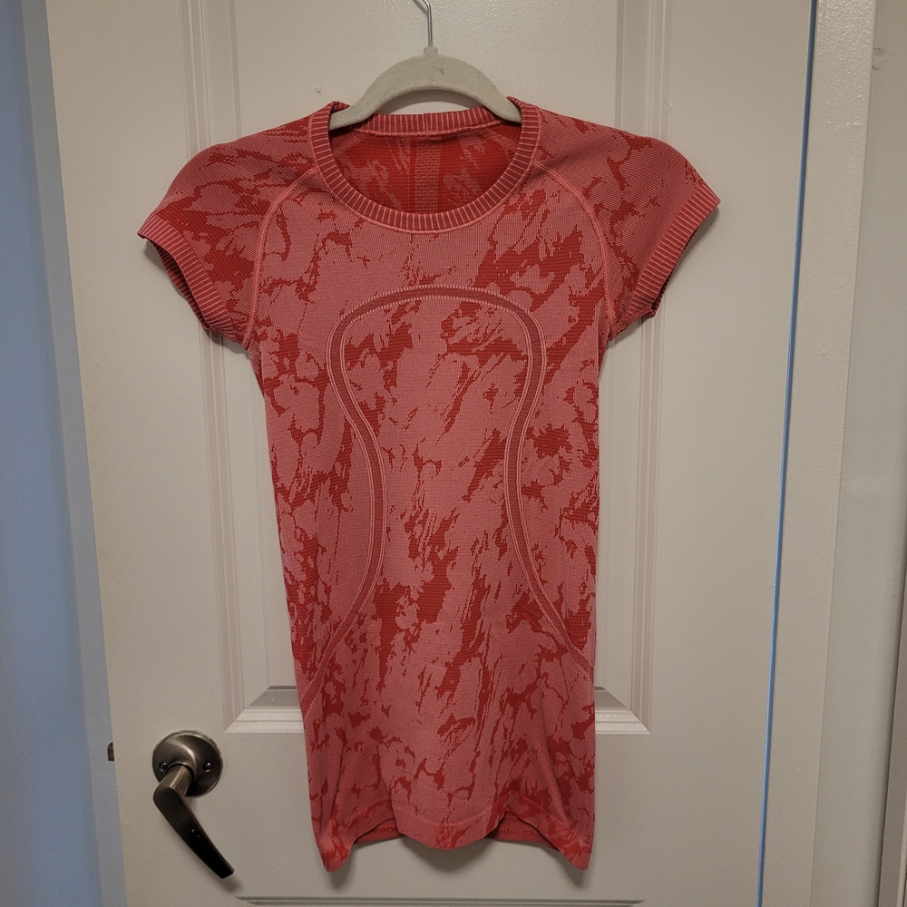 Lululemon Swiftly Tech Short Sleeve - Tie Dye, Size 2